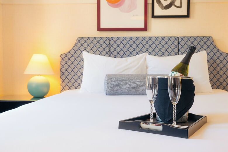 Hotel Triton