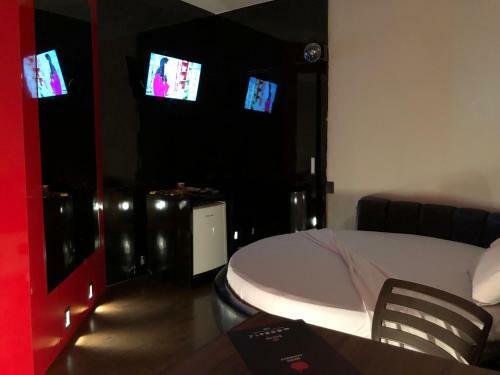 Snob Motel (adult Only)