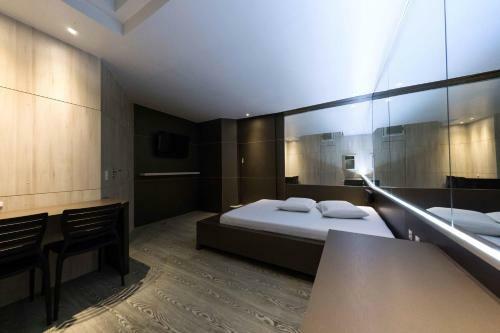 Snob Motel (adult Only)
