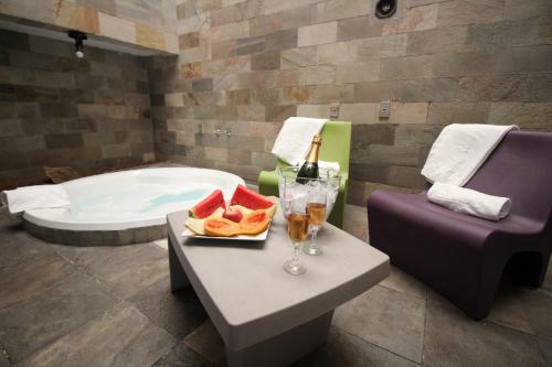 Snob Motel (adult Only)