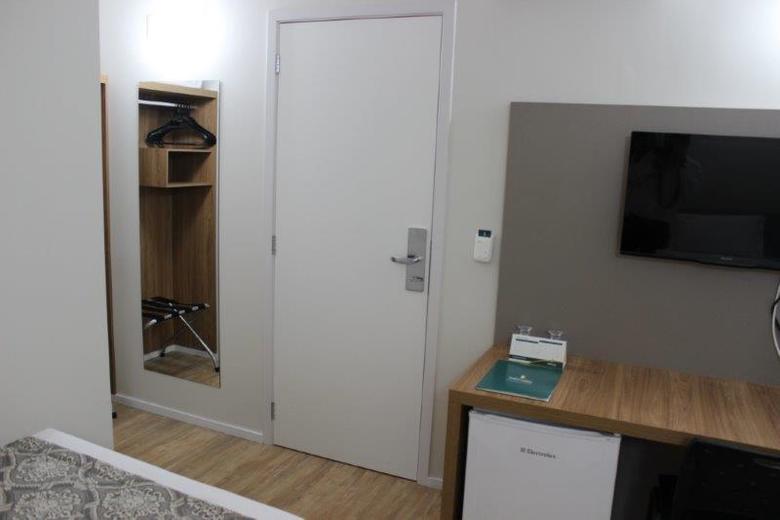 Hotel �mpar Su�tes Expominas