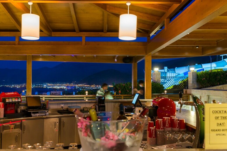 Grand Hotel Holiday Resort