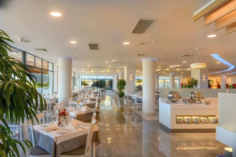 Grand Hotel Holiday Resort