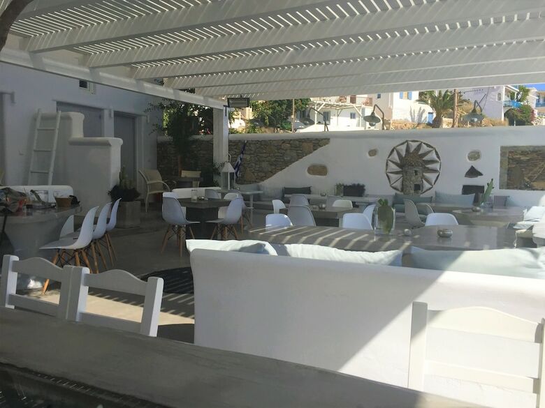 Hotel Flaskos Suites