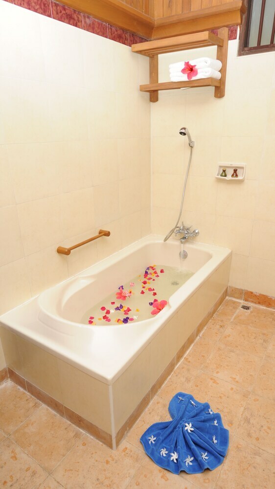 Thande Beach Hotel Ngapali