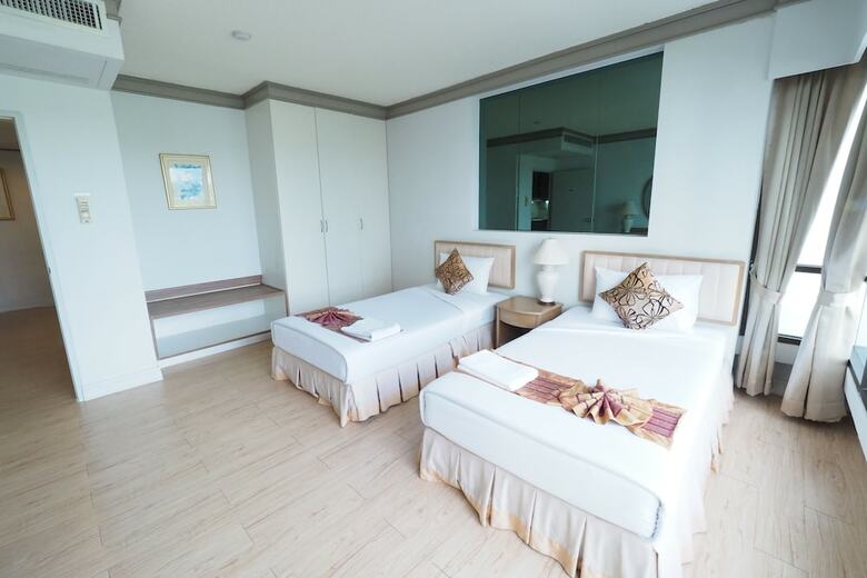 Hotel The Royal Gems Golf Resort