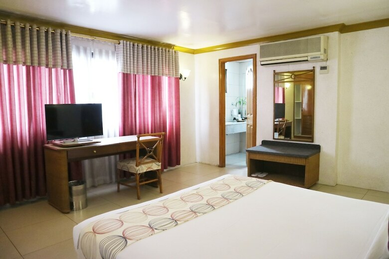 Golden Pine Hotel