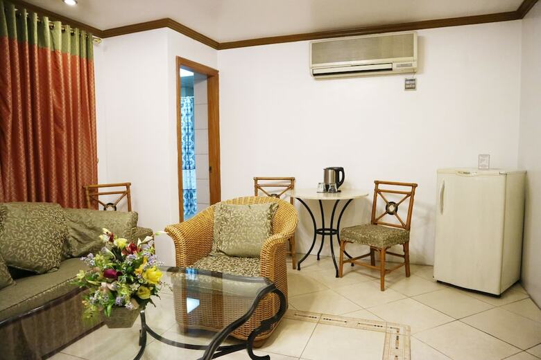 Golden Pine Hotel