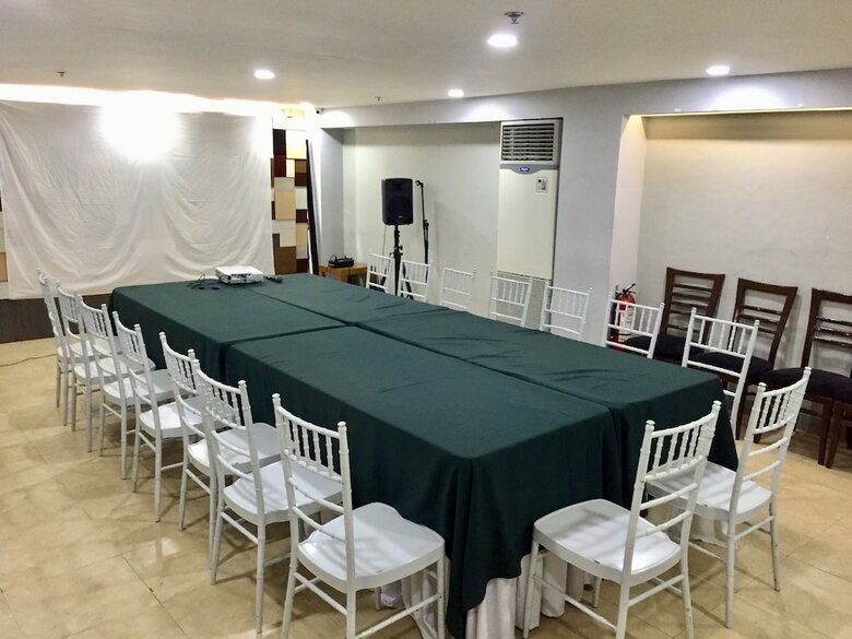 Almont City Hotel
