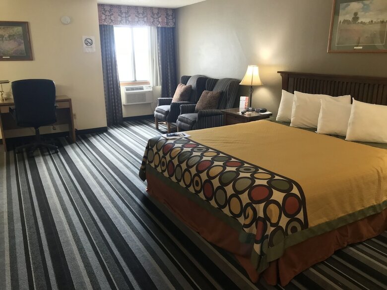 Hotel Super 8 By Wyndham Airport I90