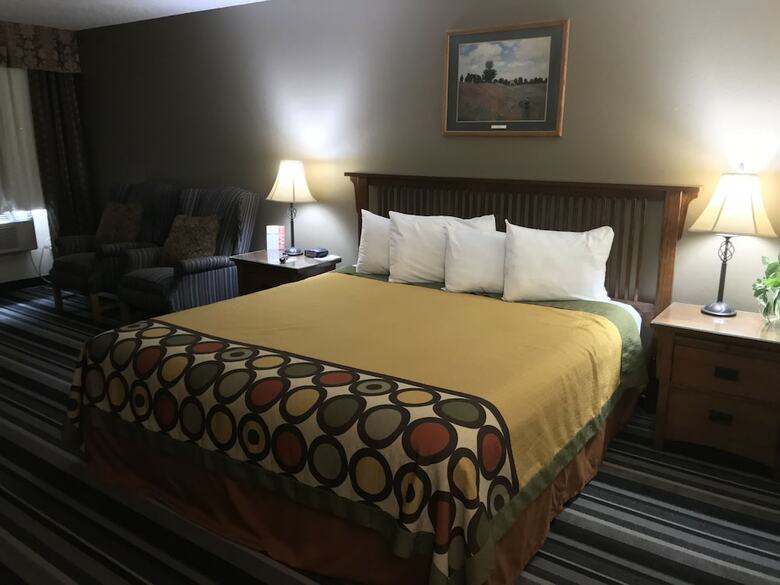 Hotel Super 8 By Wyndham Airport I90