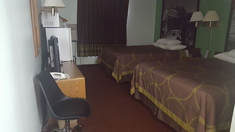 Hotel Super 8 By Wyndham Airport I90