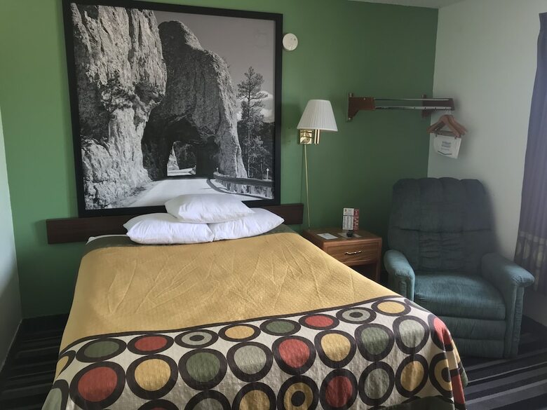 Hotel Super 8 By Wyndham Airport I90