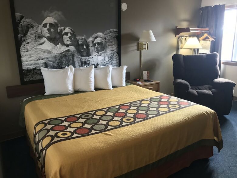 Hotel Super 8 By Wyndham Airport I90