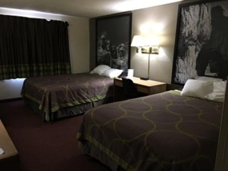 Hotel Super 8 By Wyndham Airport I90