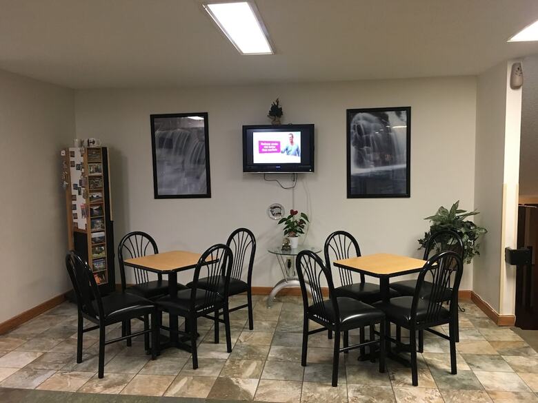 Hotel Super 8 By Wyndham Airport I90