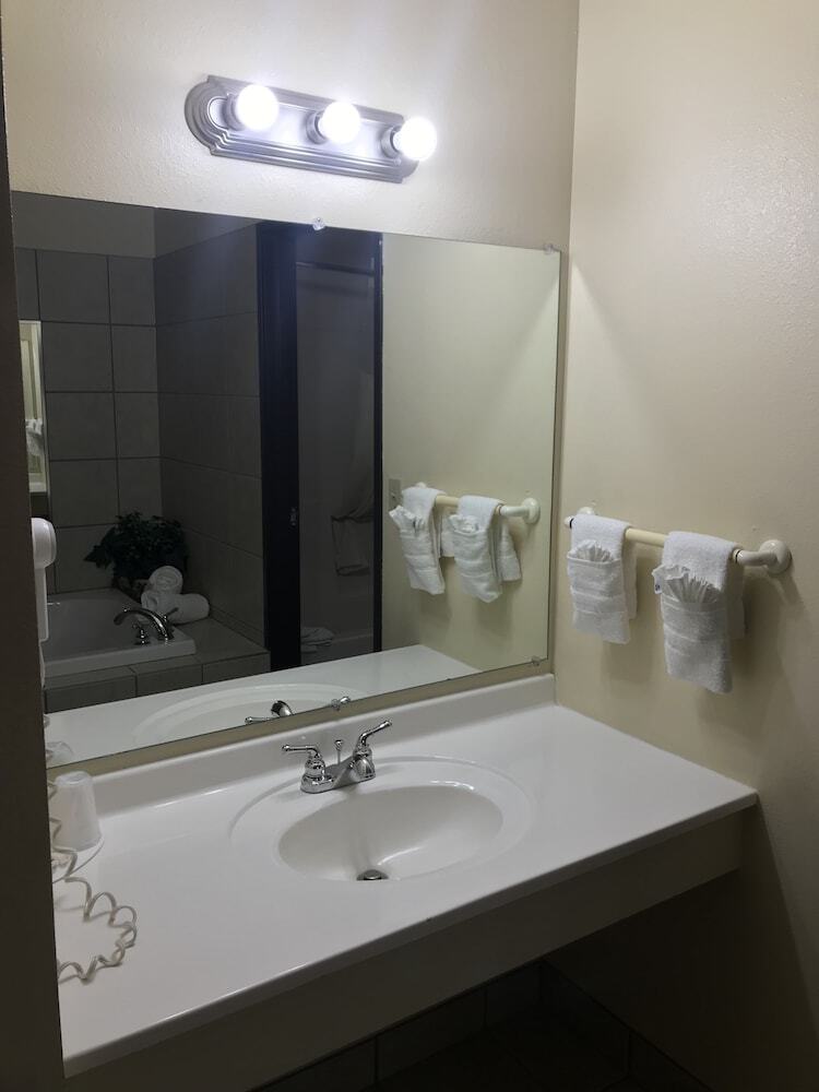 Hotel Super 8 By Wyndham Airport I90