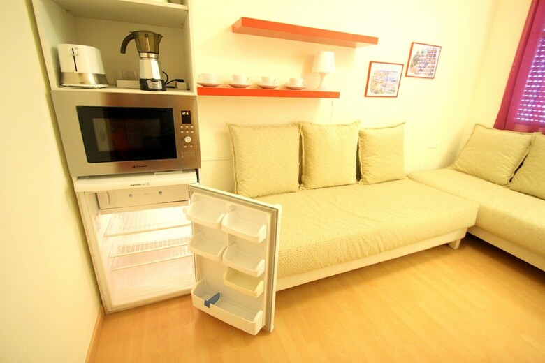 Stopbarcelona Universidad Apartments