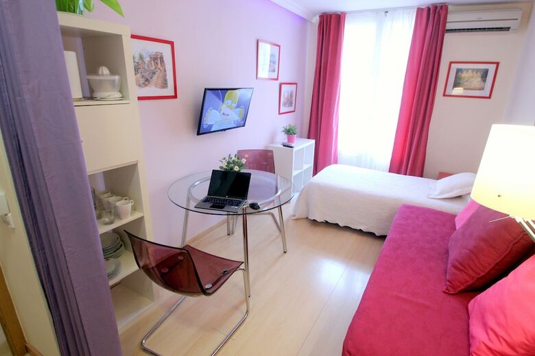 Stopbarcelona Universidad Apartments