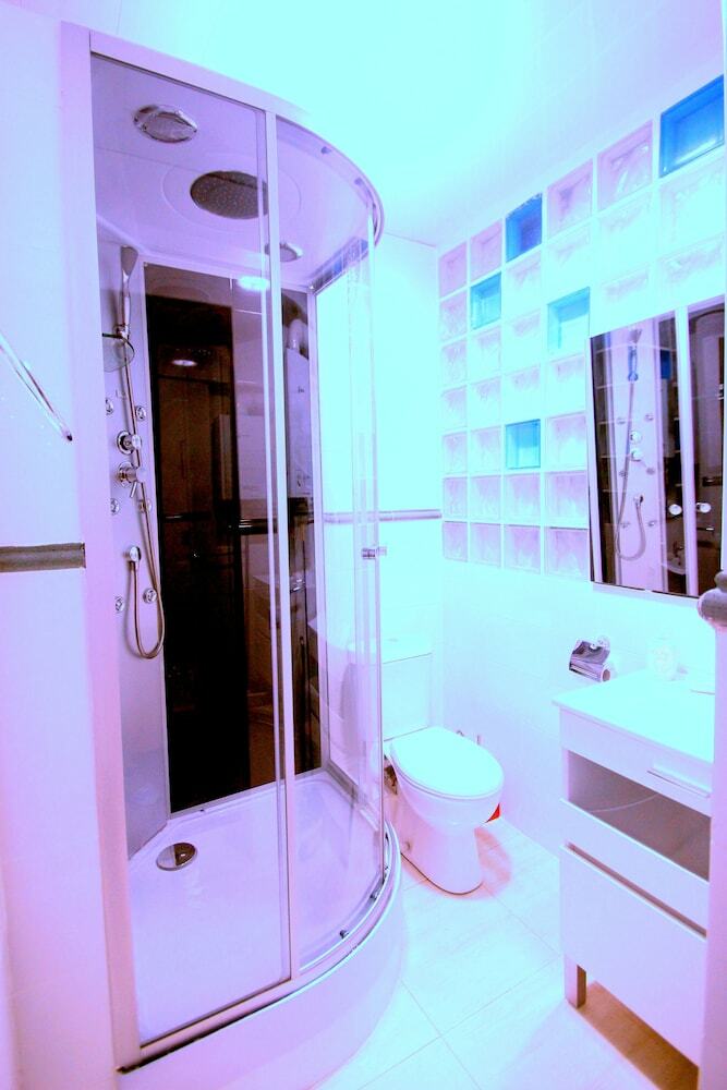 Stopbarcelona Universidad Apartments