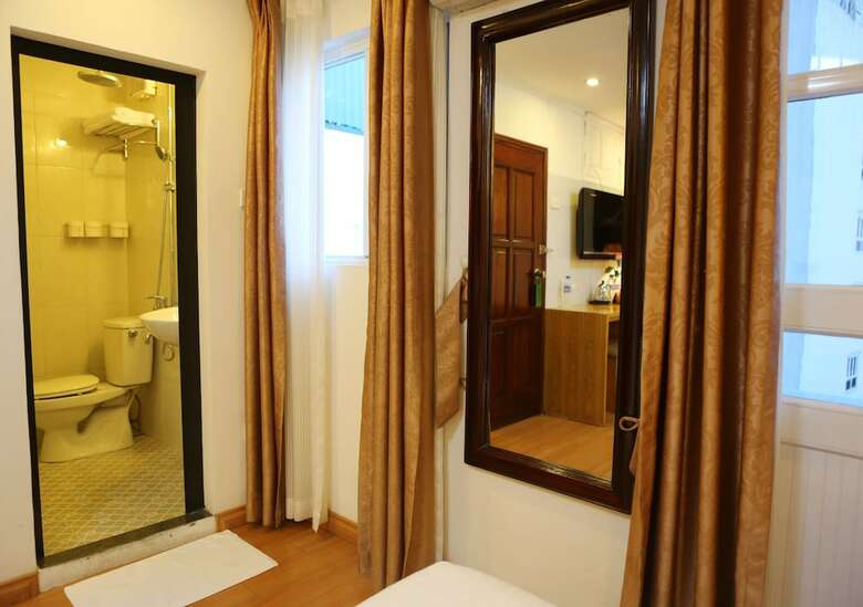 Madam Moon Hotel
