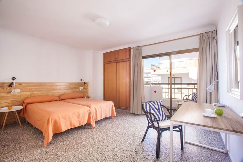 Apartamentos Bah�a Santa Eulalia