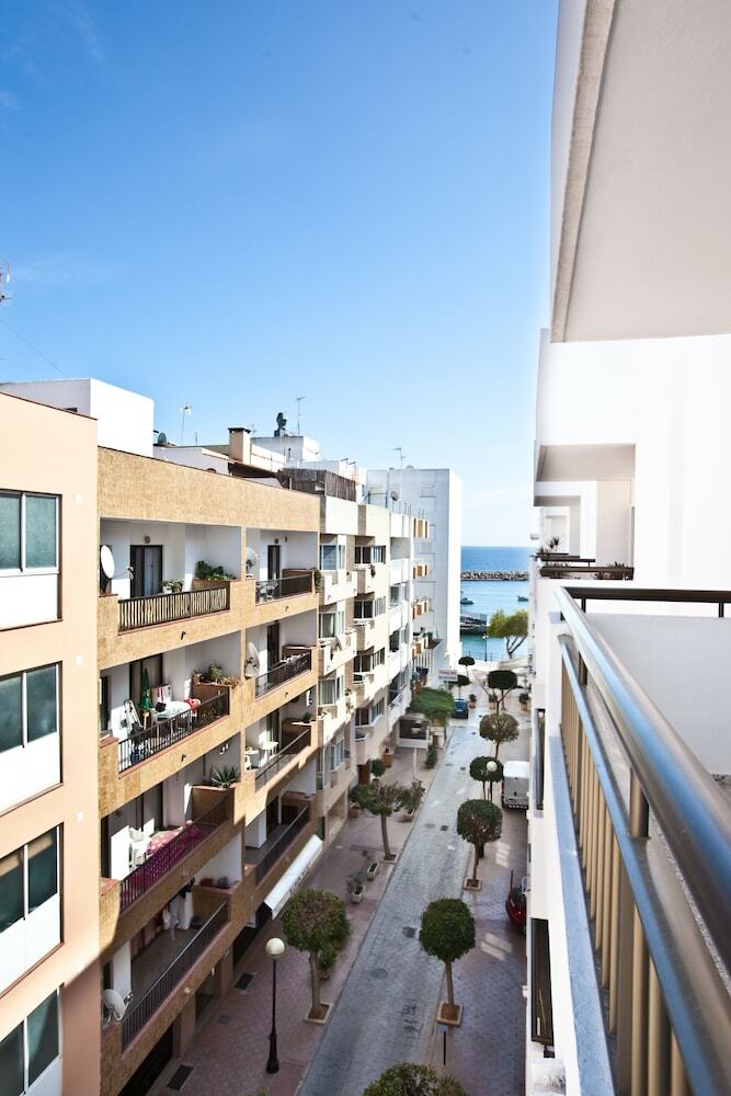 Apartamentos Bah�a Santa Eulalia