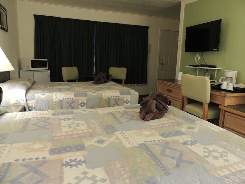 100 Mile Motel & Rv Park