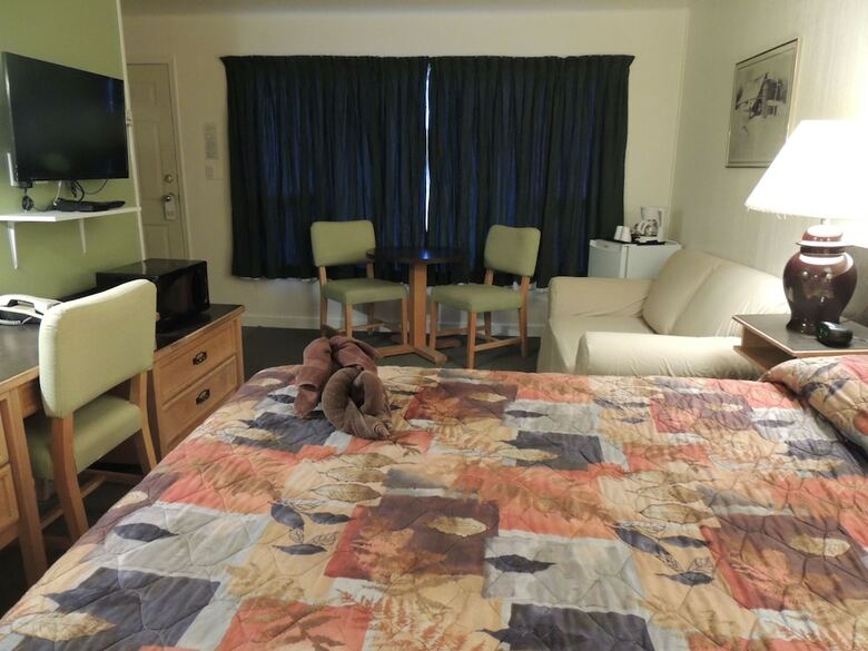 100 Mile Motel & Rv Park