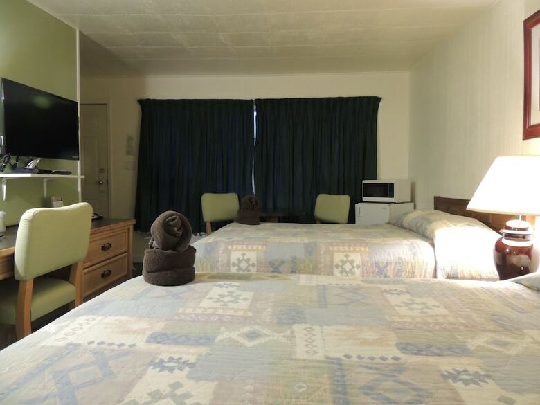 100 Mile Motel & Rv Park