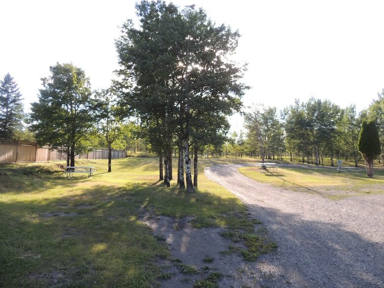 100 Mile Motel & Rv Park
