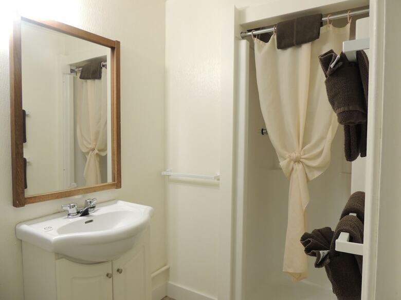 100 Mile Motel & Rv Park