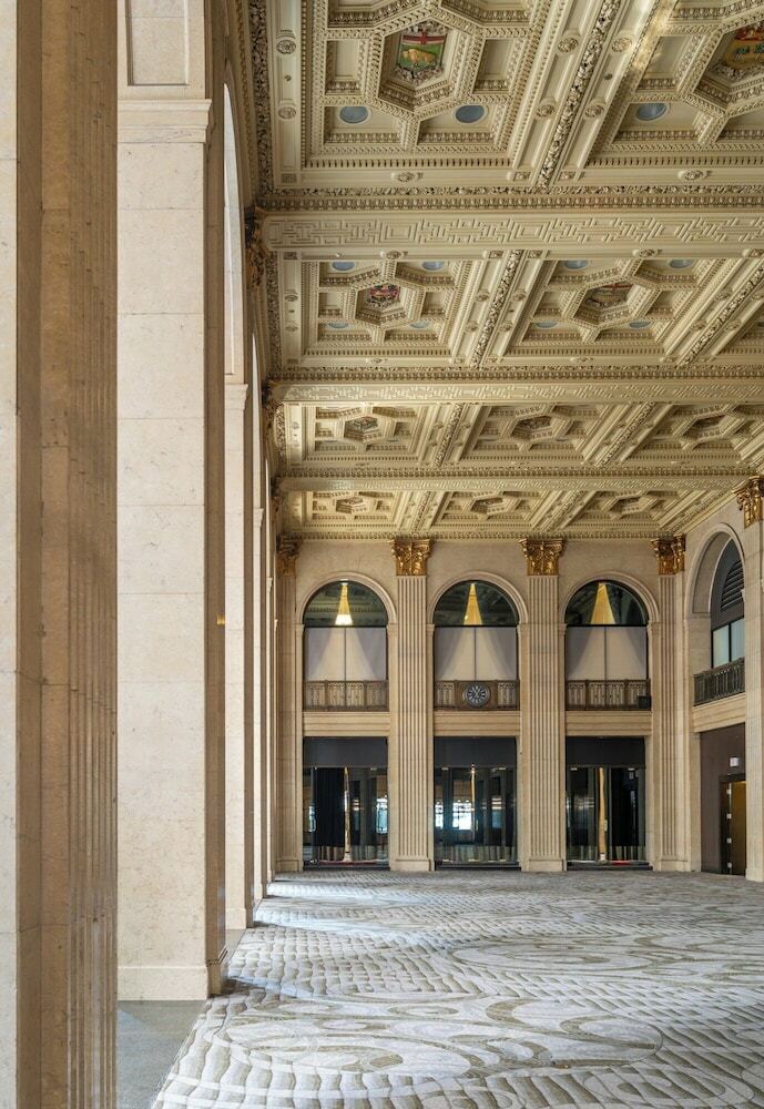 One King West Hotel & Residence