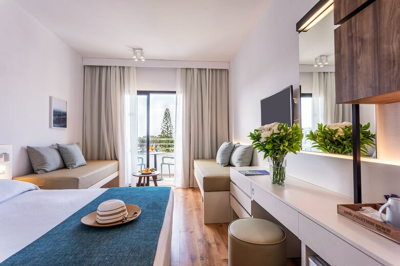 Hotel Louis Phaethon Beach - All Inclusive