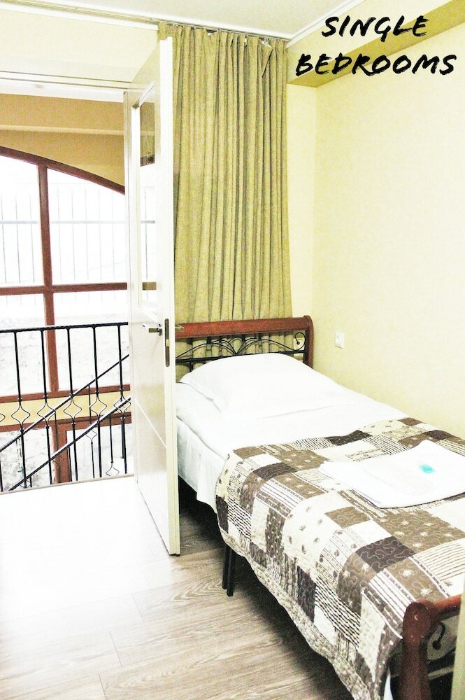 Hotel Red Fox Guesthouse