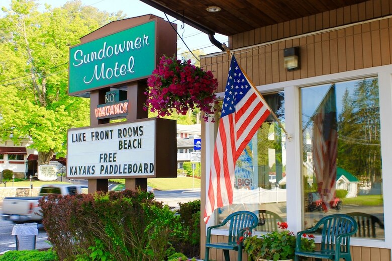 Motel Sundowner On Lake George