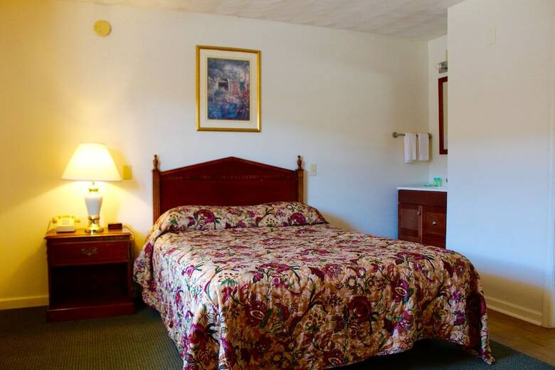 Motel Sundowner On Lake George