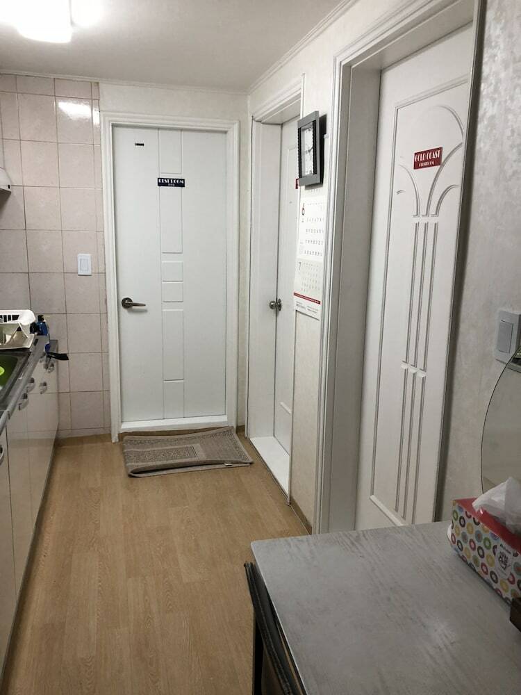 Hostal Amuse Guest House
