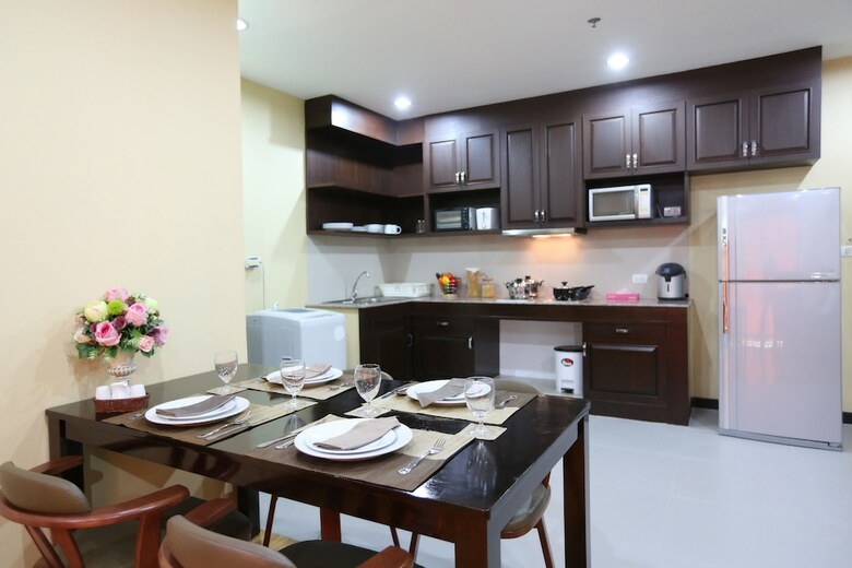 Aparthotel J-town Serviced Apartments