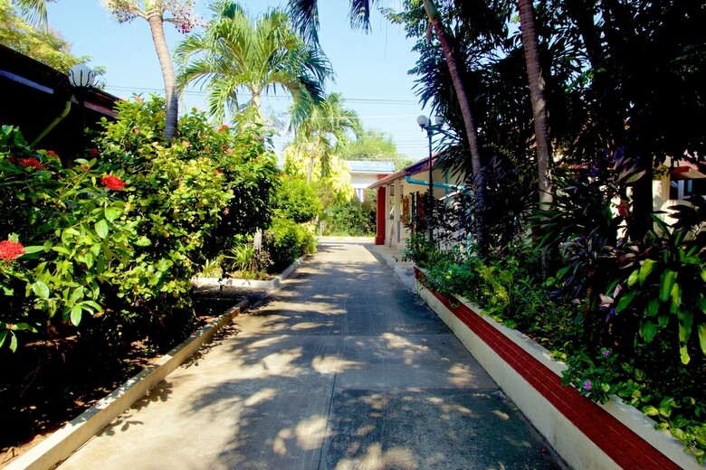 Hotel Sichang Shine Khao Resort