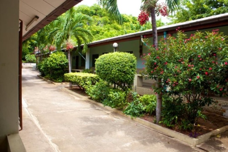 Hotel Sichang Shine Khao Resort