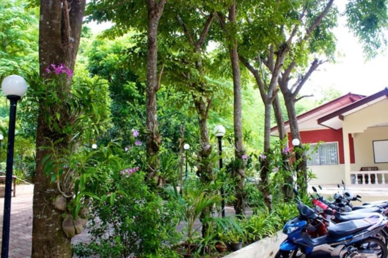 Hotel Sichang Shine Khao Resort