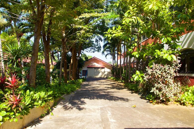 Hotel Sichang Shine Khao Resort