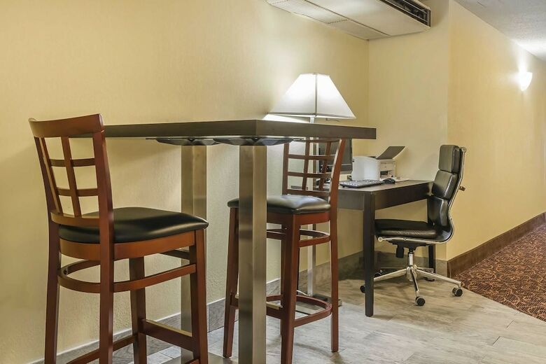Hotel Quality Inn & Suites