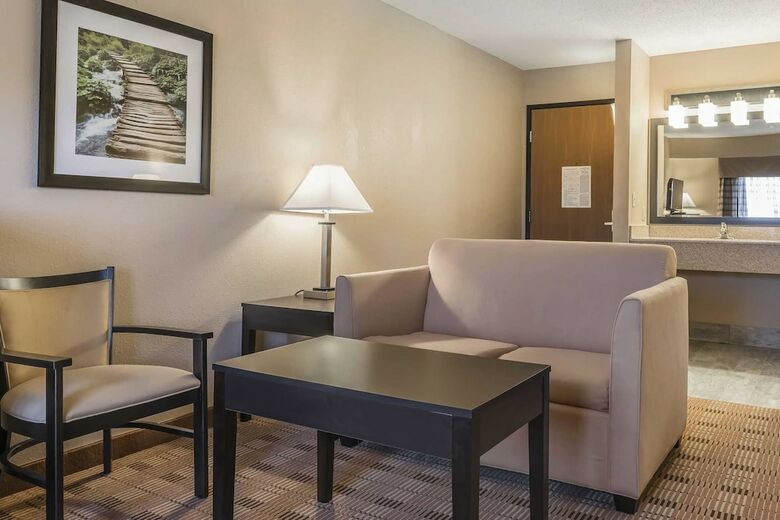 Hotel Quality Inn & Suites