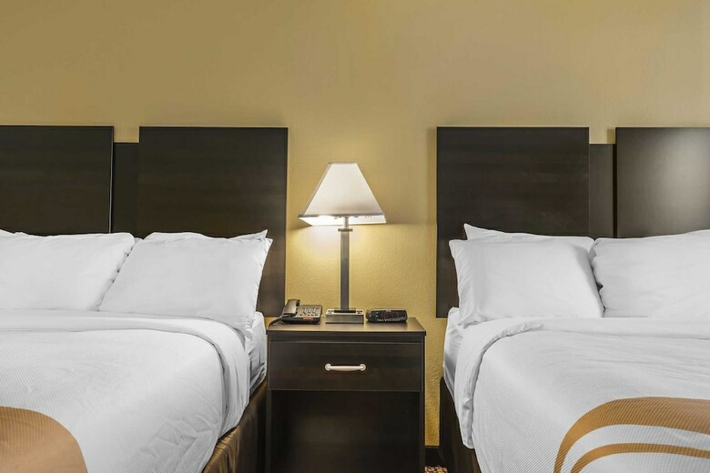 Hotel Quality Inn & Suites