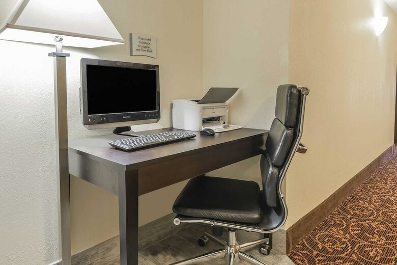 Hotel Quality Inn & Suites