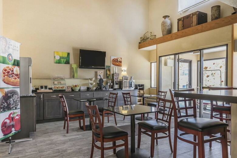 Hotel Quality Inn & Suites