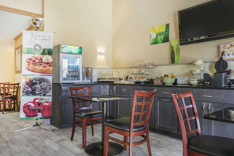 Hotel Quality Inn & Suites