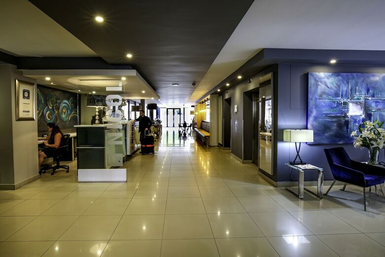 The Nicol Hotel And Apartments